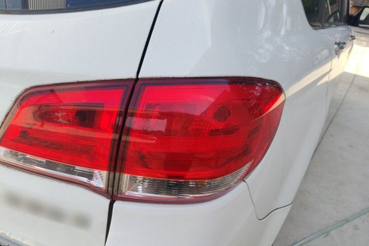 Used Haval H6 2015 Upgraded Model 1.5T Manual Two-Wheel Drive Elite Version Right Rear Taillight