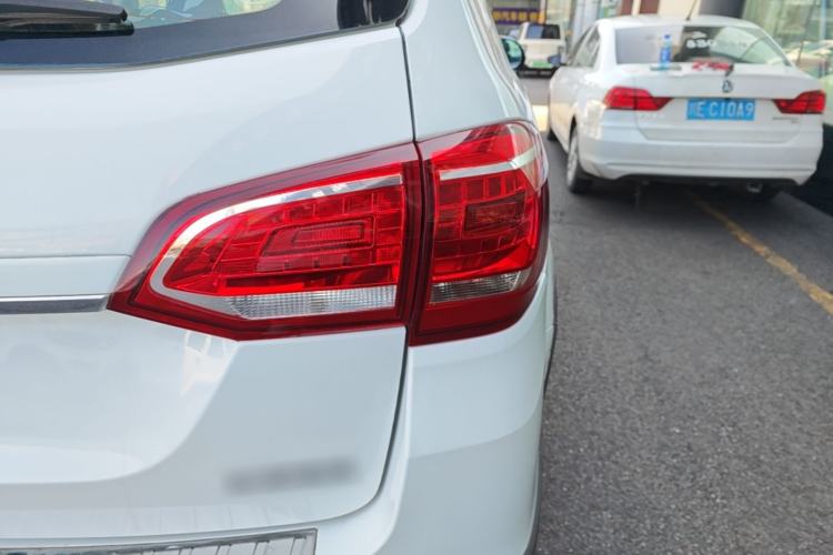 Used Haval H6 2015 Sport Edition 1.5T Automatic Two-Wheel Drive Luxury Model Right Rear Taillight