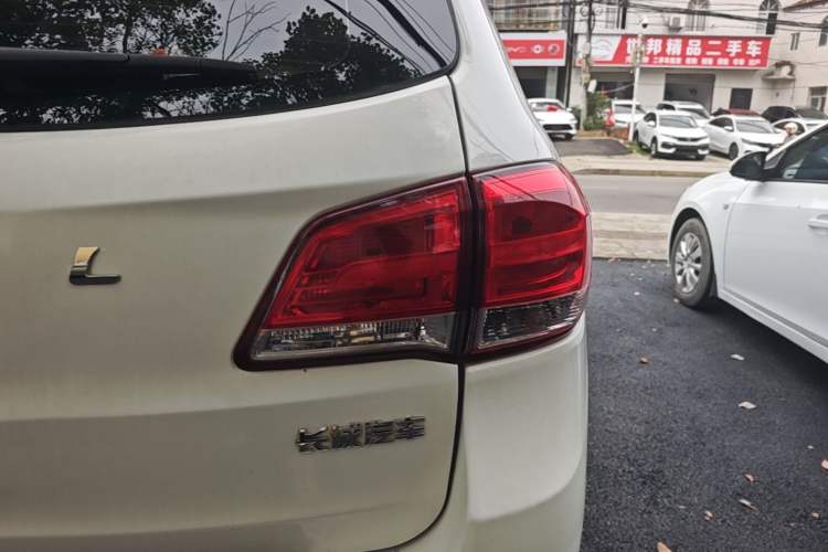 Used Haval H6 2015 Upgraded Model 1.5T Manual Two-Wheel Drive Elite Version Right Rear Taillight
