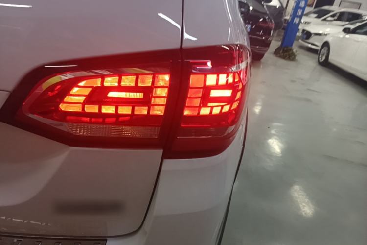 Used Haval H6 2015 Sport Edition 1.5T Automatic Two-Wheel Drive Luxury Model Right Rear Taillight
