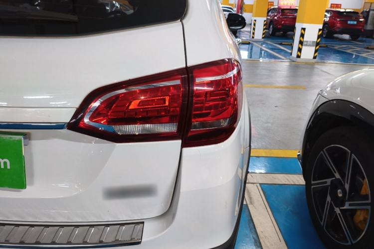 Used Haval H6 2015 Sport Edition 1.5T Automatic Two-Wheel Drive Luxury Model Right Rear Taillight