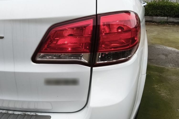 Used Haval H6 2015 Upgraded Model 1.5T Manual Two-Wheel Drive Elite Version Right Rear Taillight
