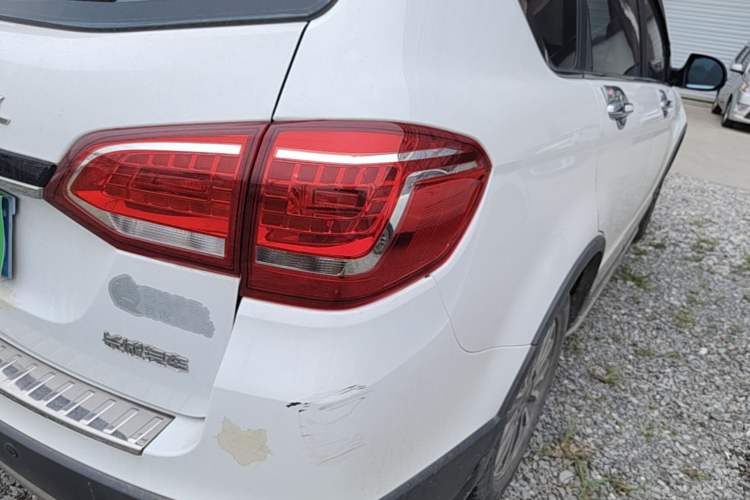 Used Haval H6 2015 Sport Edition 1.5T Automatic Two-Wheel Drive Luxury Model Right Rear Taillight