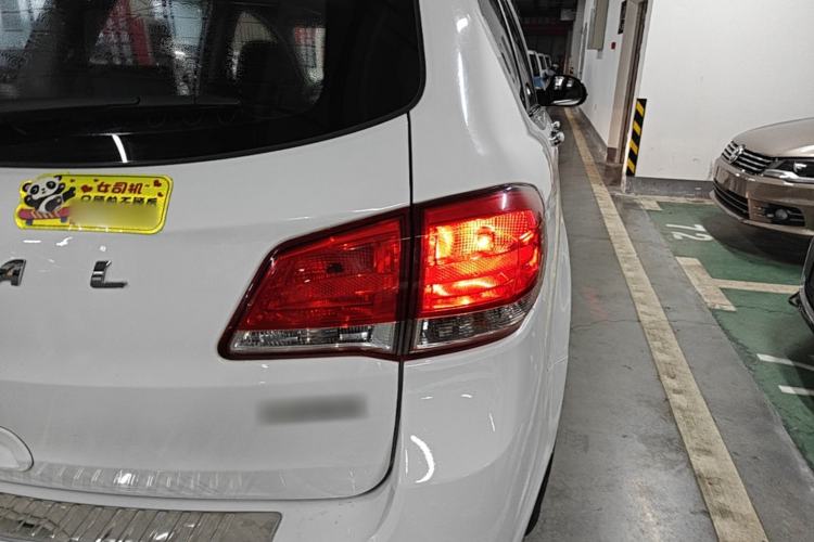 Used Haval H6 2015 Upgraded Model 1.5T Manual Two-Wheel Drive Elite Version Right Rear Taillight