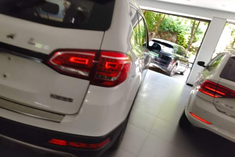 Used Haval H6 2015 Sport Edition 1.5T Automatic Two-Wheel Drive Luxury Model Right Rear Taillight