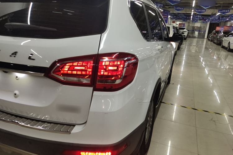 Used Haval H6 2015 Sport Edition 1.5T Automatic Two-Wheel Drive Luxury Model Right Rear Taillight