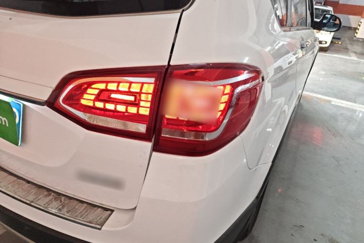 Used Haval H6 2015 Revised Version Sport Edition 1.5T Manual Transmission Two-Wheel Drive Elite Grade Right Rear Taillight