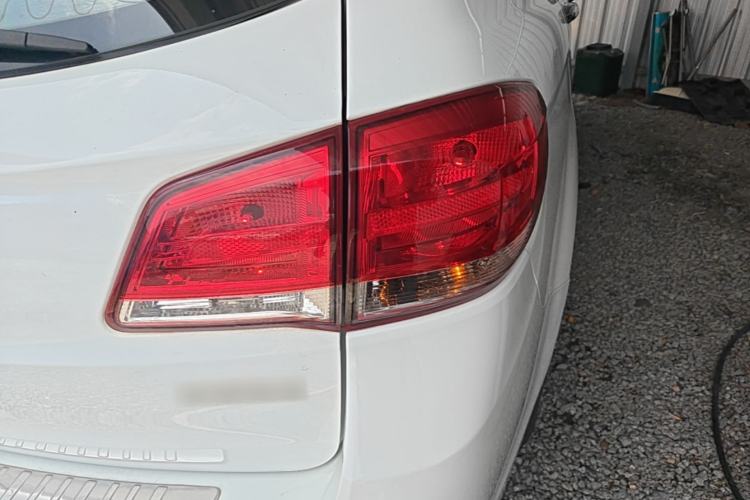 Used Haval H6 2015 Upgraded Model 1.5T Manual Two-Wheel Drive Elite Version Right Rear Taillight