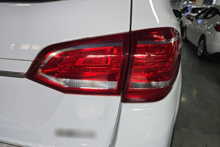 Used Haval H6 2015 Sport Edition 1.5T Automatic Two-Wheel Drive Luxury Model Right Rear Taillight