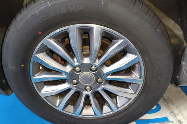 Used Haval H6 2015 Sport Edition 1.5T Automatic Two-Wheel Drive Luxury Model Right Rear Wheel Hub