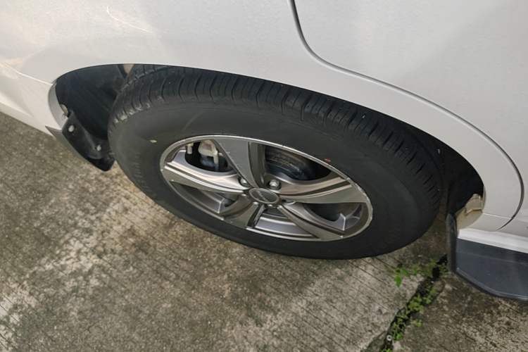 Used Haval H6 2015 Upgraded Model 1.5T Manual Two-Wheel Drive Elite Version Right Rear Wheel Hub