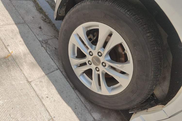 Used Haval H6 2015 Upgraded Model 1.5T Manual Two-Wheel Drive Elite Version Right Rear Wheel Hub