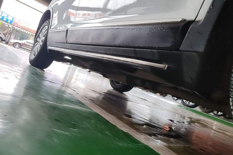 Used Haval H6 2015 Sport Edition 1.5T Automatic Two-Wheel Drive Luxury Model Right Side Sill