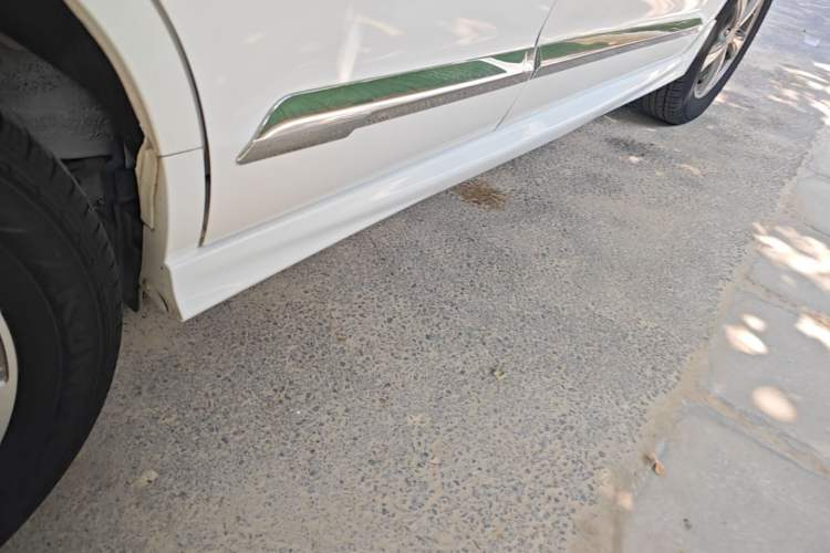 Used Haval H6 2015 Upgraded Model 1.5T Manual Two-Wheel Drive Elite Version Right Side Sill
