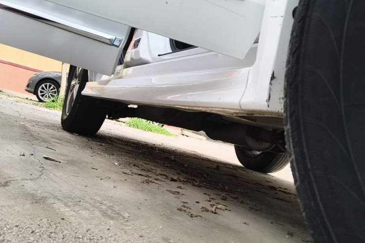 Used Haval H6 2015 Upgraded Model 1.5T Manual Two-Wheel Drive Elite Version Right Side Sill