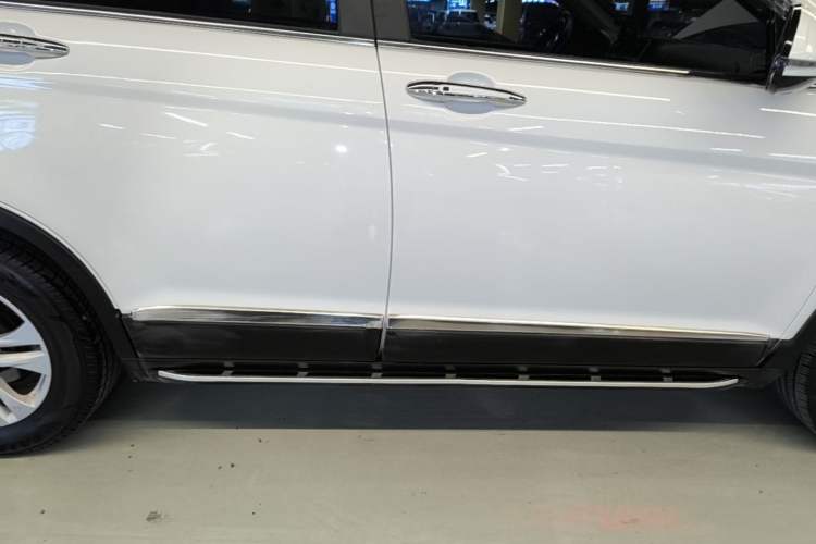 Used Haval H6 2015 Revised Version Sport Edition 1.5T Manual Transmission Two-Wheel Drive Elite Grade Right Side Sill