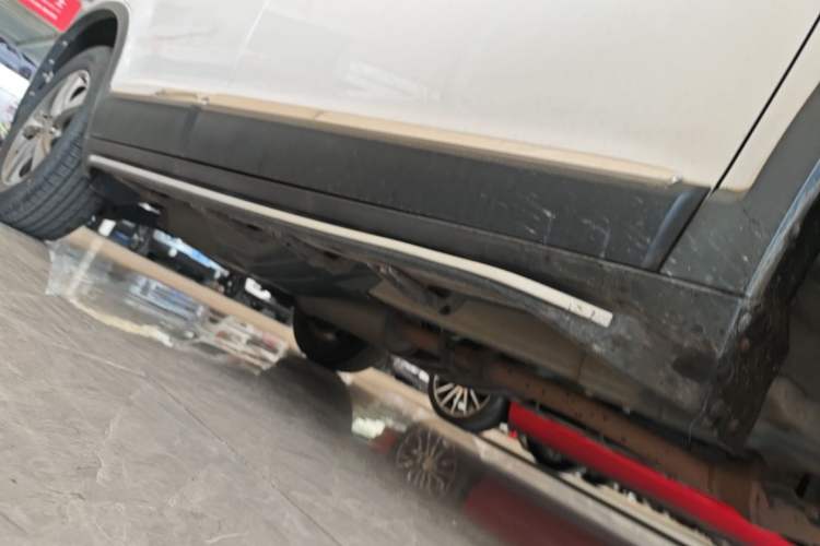 Used Haval H6 2015 Revised Version Sport Edition 1.5T Manual Transmission Two-Wheel Drive Elite Grade Right Side Sill