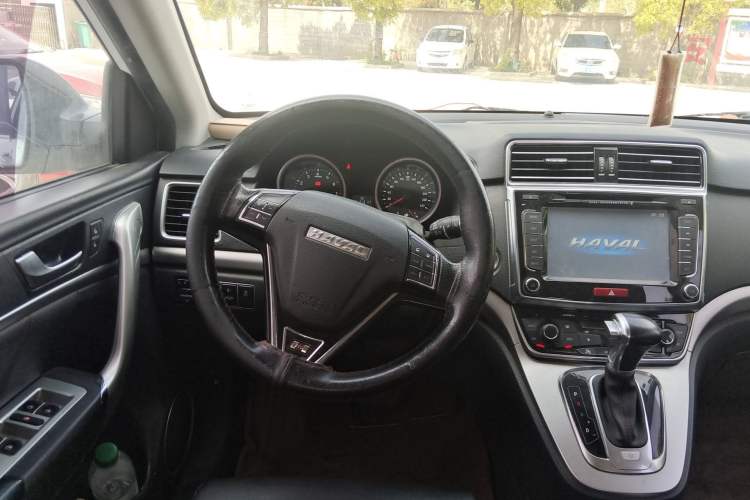 Used Haval H6 2015 Sport Edition 1.5T Automatic Two-Wheel Drive Luxury Model Steering Wheel
