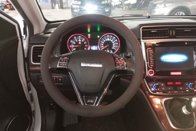 Used Haval H6 2015 Revised Version Sport Edition 1.5T Manual Transmission Two-Wheel Drive Elite Grade Steering Wheel