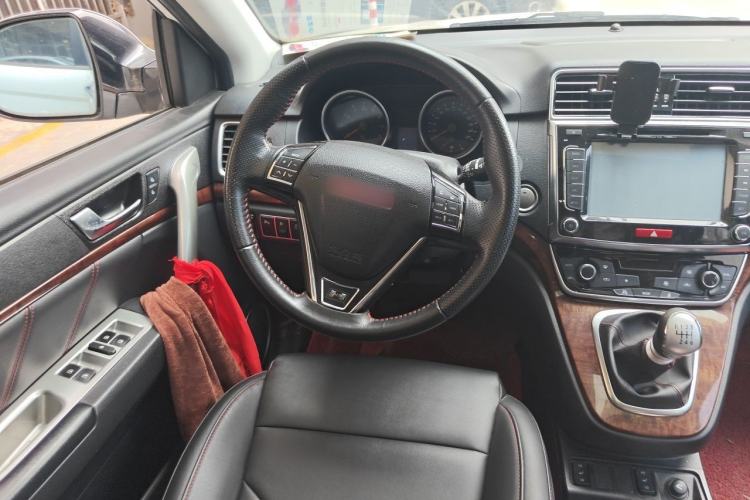 Used Haval H6 2015 Revised Version Sport Edition 1.5T Manual Transmission Two-Wheel Drive Elite Grade Steering Wheel
