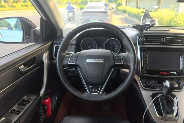 Used Haval H6 2015 Sport Edition 1.5T Automatic Two-Wheel Drive Luxury Model Steering Wheel