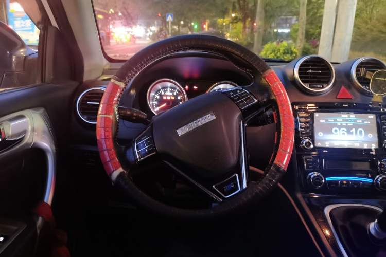 Used Haval H6 2015 Upgraded Model 1.5T Manual Two-Wheel Drive Elite Version Steering Wheel