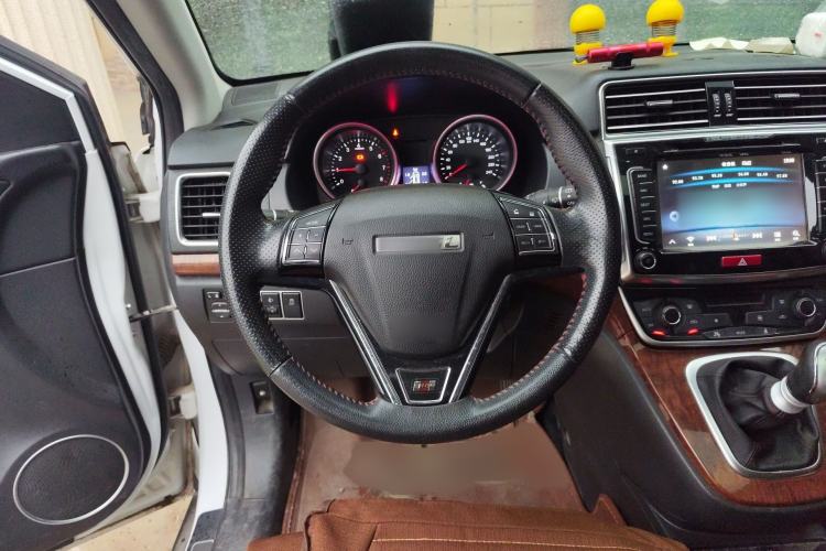 Used Haval H6 2015 Revised Version Sport Edition 1.5T Manual Transmission Two-Wheel Drive Elite Grade Steering Wheel