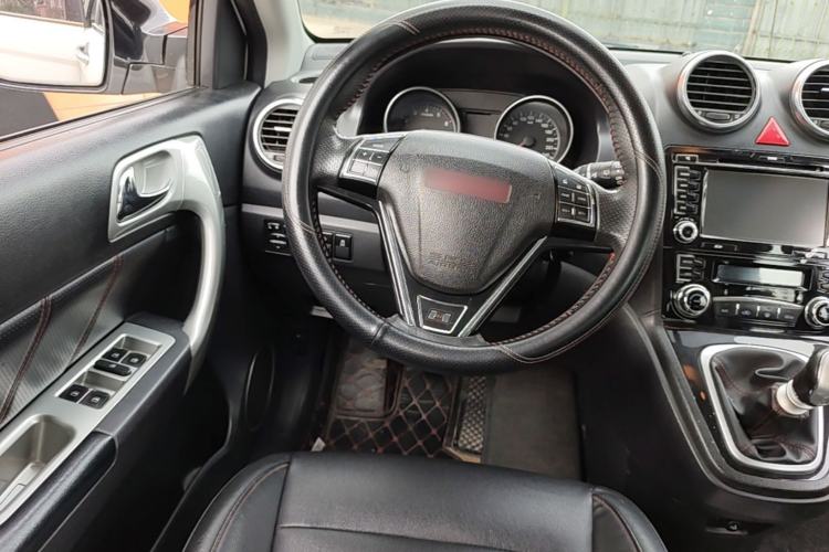 Used Haval H6 2015 Upgraded Model 1.5T Manual Two-Wheel Drive Elite Version Steering Wheel