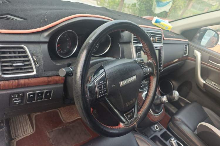 Used Haval H6 2015 Revised Version Sport Edition 1.5T Manual Transmission Two-Wheel Drive Elite Grade Steering Wheel