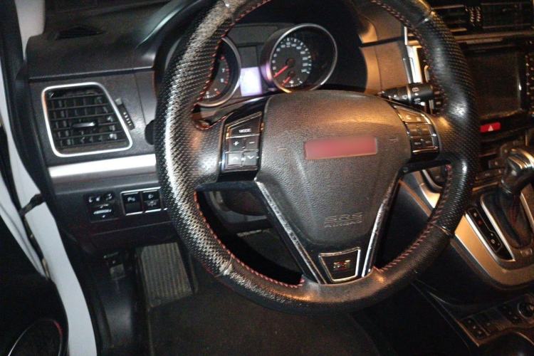 Used Haval H6 2015 Sport Edition 1.5T Automatic Two-Wheel Drive Luxury Model Steering Wheel