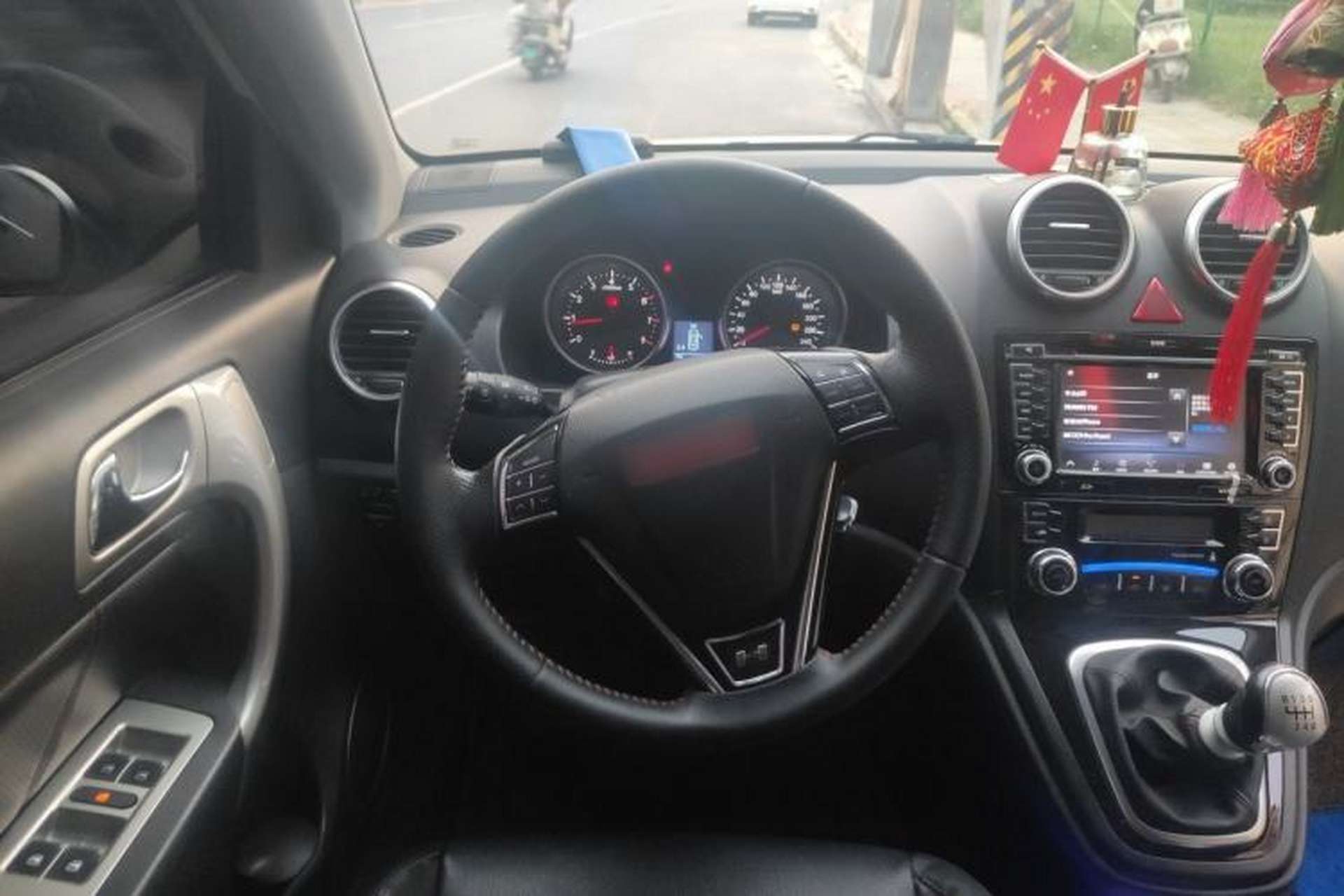 Used Haval H6 2015 Upgraded Model 1.5T Manual Two-Wheel Drive Elite Version Steering Wheel