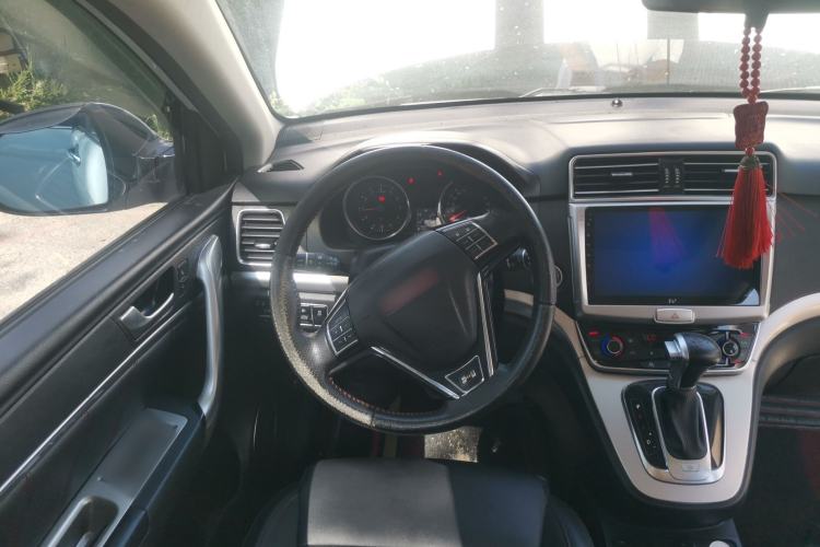 Used Haval H6 2015 Sport Edition 1.5T Automatic Two-Wheel Drive Luxury Model Steering Wheel