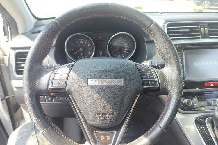 Used Haval H6 2015 Sport Edition 1.5T Automatic Two-Wheel Drive Luxury Model Steering Wheel