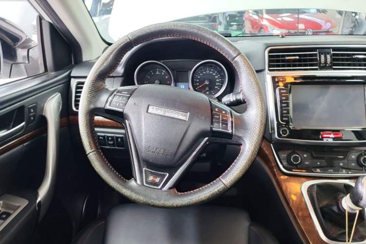 Used Haval H6 2015 Revised Version Sport Edition 1.5T Manual Transmission Two-Wheel Drive Elite Grade Steering Wheel