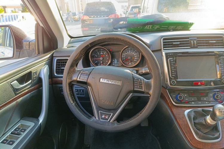 Used Haval H6 2015 Revised Version Sport Edition 1.5T Manual Transmission Two-Wheel Drive Elite Grade Steering Wheel