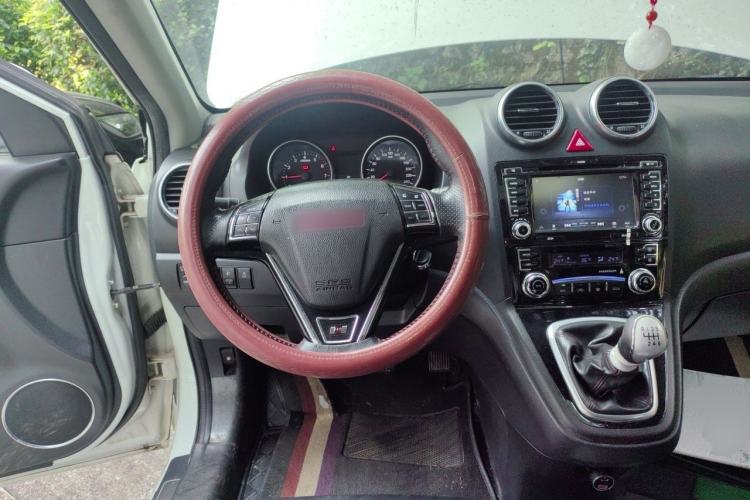 Used Haval H6 2015 Upgraded Model 1.5T Manual Two-Wheel Drive Elite Version Steering Wheel