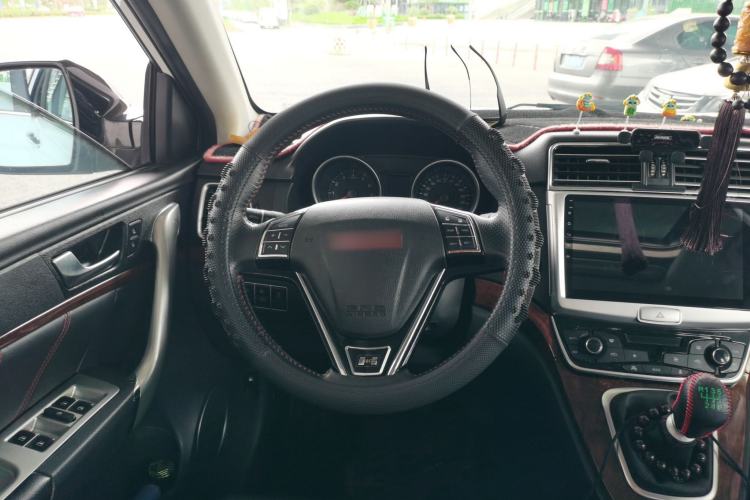 Used Haval H6 2015 Revised Version Sport Edition 1.5T Manual Transmission Two-Wheel Drive Elite Grade Steering Wheel