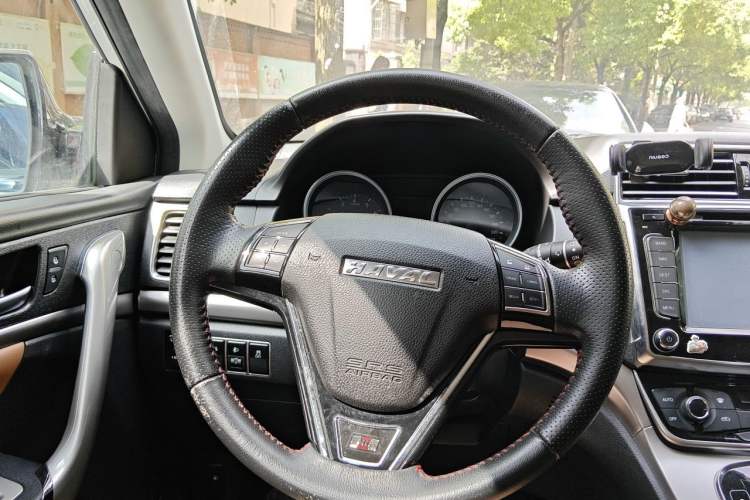 Used Haval H6 2015 Sport Edition 1.5T Automatic Two-Wheel Drive Luxury Model Steering Wheel