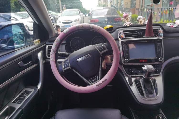 Used Haval H6 2015 Sport Edition 1.5T Automatic Two-Wheel Drive Luxury Model Steering Wheel
