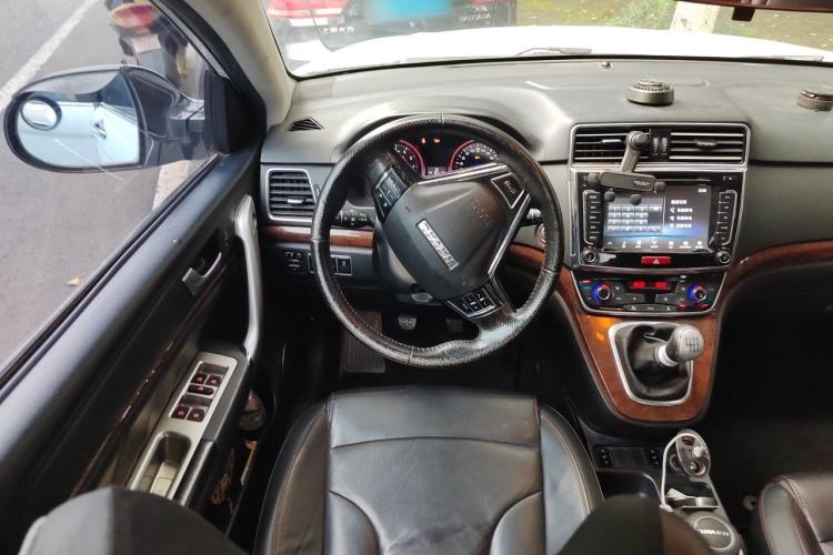 Used Haval H6 2015 Revised Version Sport Edition 1.5T Manual Transmission Two-Wheel Drive Elite Grade Steering Wheel