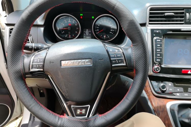 Used Haval H6 2015 Revised Version Sport Edition 1.5T Manual Transmission Two-Wheel Drive Elite Grade Steering Wheel