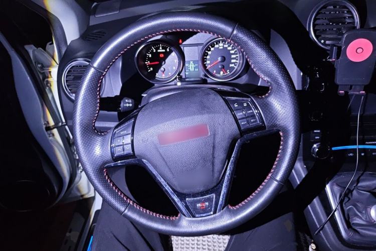 Used Haval H6 2015 Upgraded Model 1.5T Manual Two-Wheel Drive Elite Version Steering Wheel