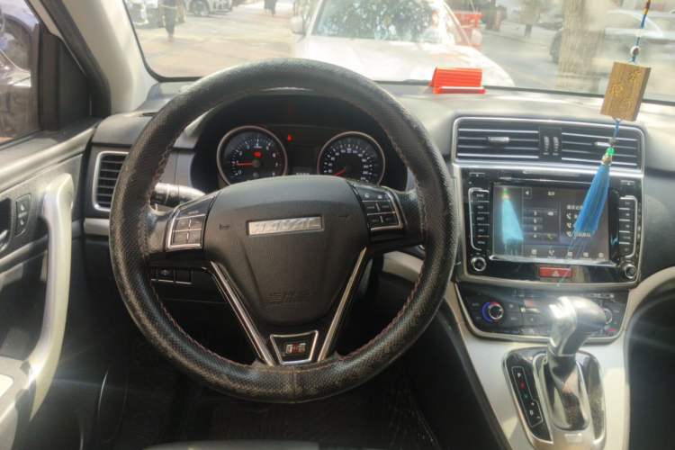 Used Haval H6 2015 Sport Edition 1.5T Automatic Two-Wheel Drive Luxury Model Steering Wheel