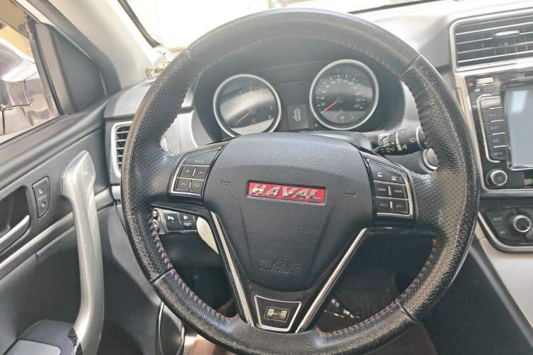 Used Haval H6 2015 Sport Edition 1.5T Automatic Two-Wheel Drive Luxury Model Steering Wheel