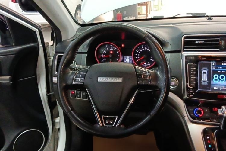 Used Haval H6 2015 Sport Edition 1.5T Automatic Two-Wheel Drive Luxury Model Steering Wheel