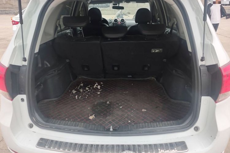Used Haval H6 2015 Upgraded Model 1.5T Manual Two-Wheel Drive Elite Version Trunk