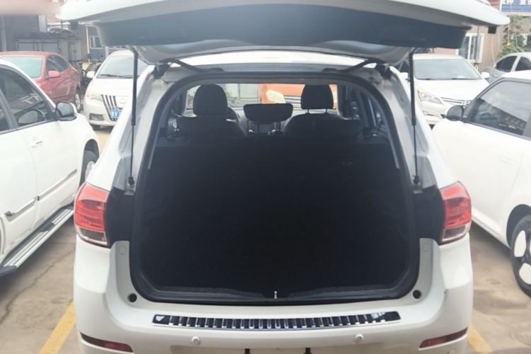 Used Haval H6 2015 Upgraded Model 1.5T Manual Two-Wheel Drive Elite Version Trunk