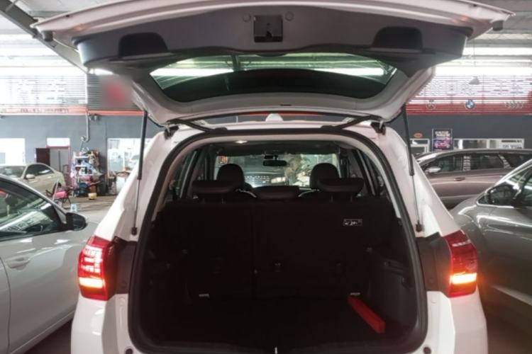 Used Haval H6 2015 Revised Version Sport Edition 1.5T Manual Transmission Two-Wheel Drive Elite Grade Trunk