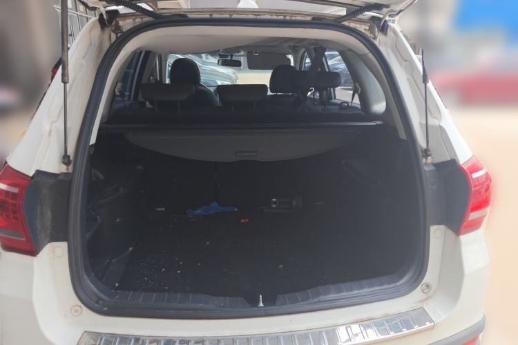 Used Haval H6 2015 Revised Version Sport Edition 1.5T Manual Transmission Two-Wheel Drive Elite Grade Trunk