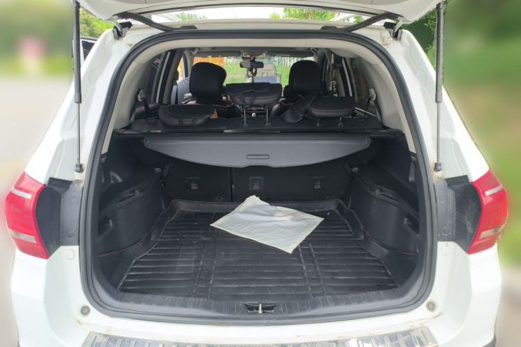 Used Haval H6 2015 Revised Version Sport Edition 1.5T Manual Transmission Two-Wheel Drive Elite Grade Trunk